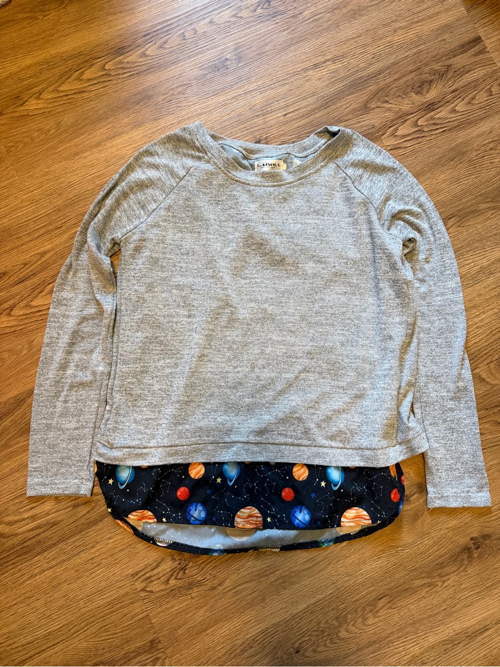 Womens Heather Gray Long Sleeve Top with Space-Print Layered Hem